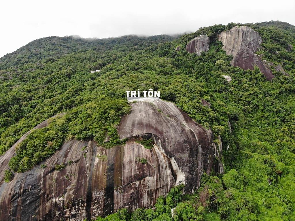 Cánh đồng và núi non An Giang